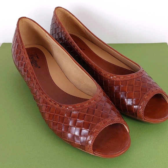 Trotters Open Toe Woven Leather Flats - Picture 2 of 6